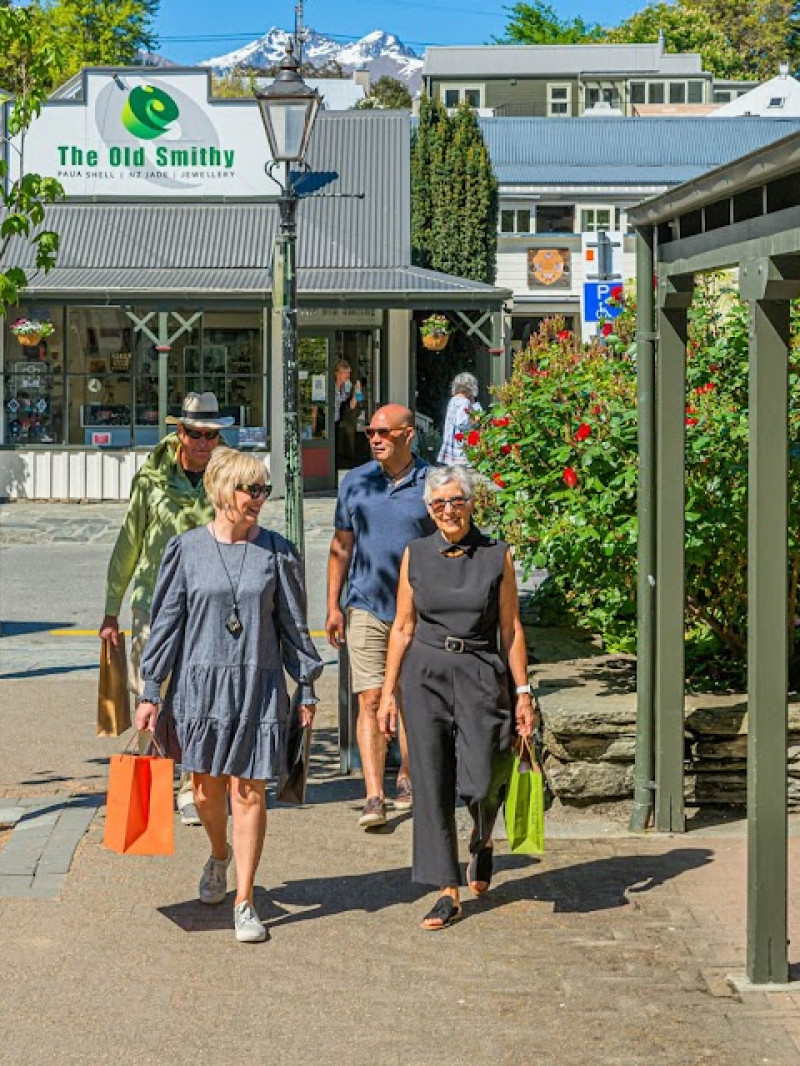 2022 Arrowtown The Official Guide 9