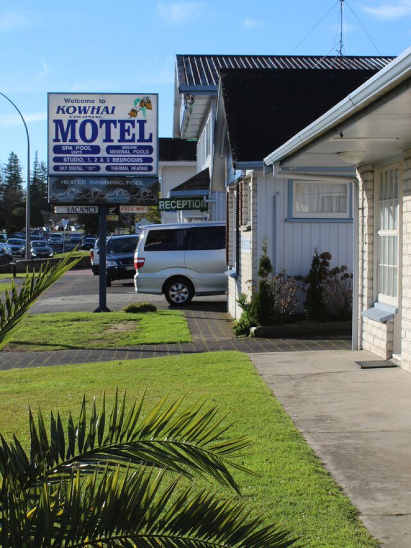 Kowhai & Colonial Motel 1