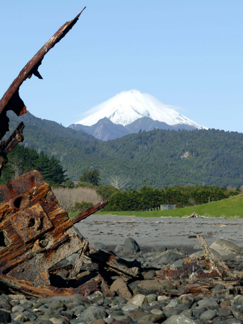Taranaki: Surf Highway 45 Touring Map 4